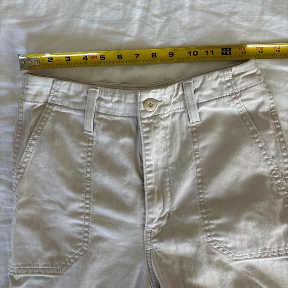 Levi's Women's Light Cream Cropped Everyday Jeans - Picture 11 of 11